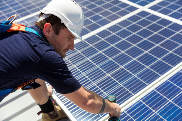 How Solar Contractors NJ Develop Rooftop Projects