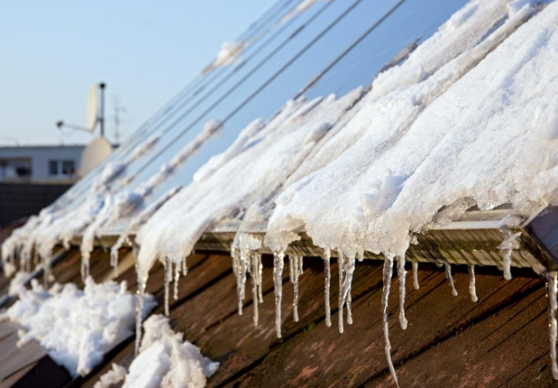 What Happens When There's Snow on Solar Panels? (2024) - EcoWatch